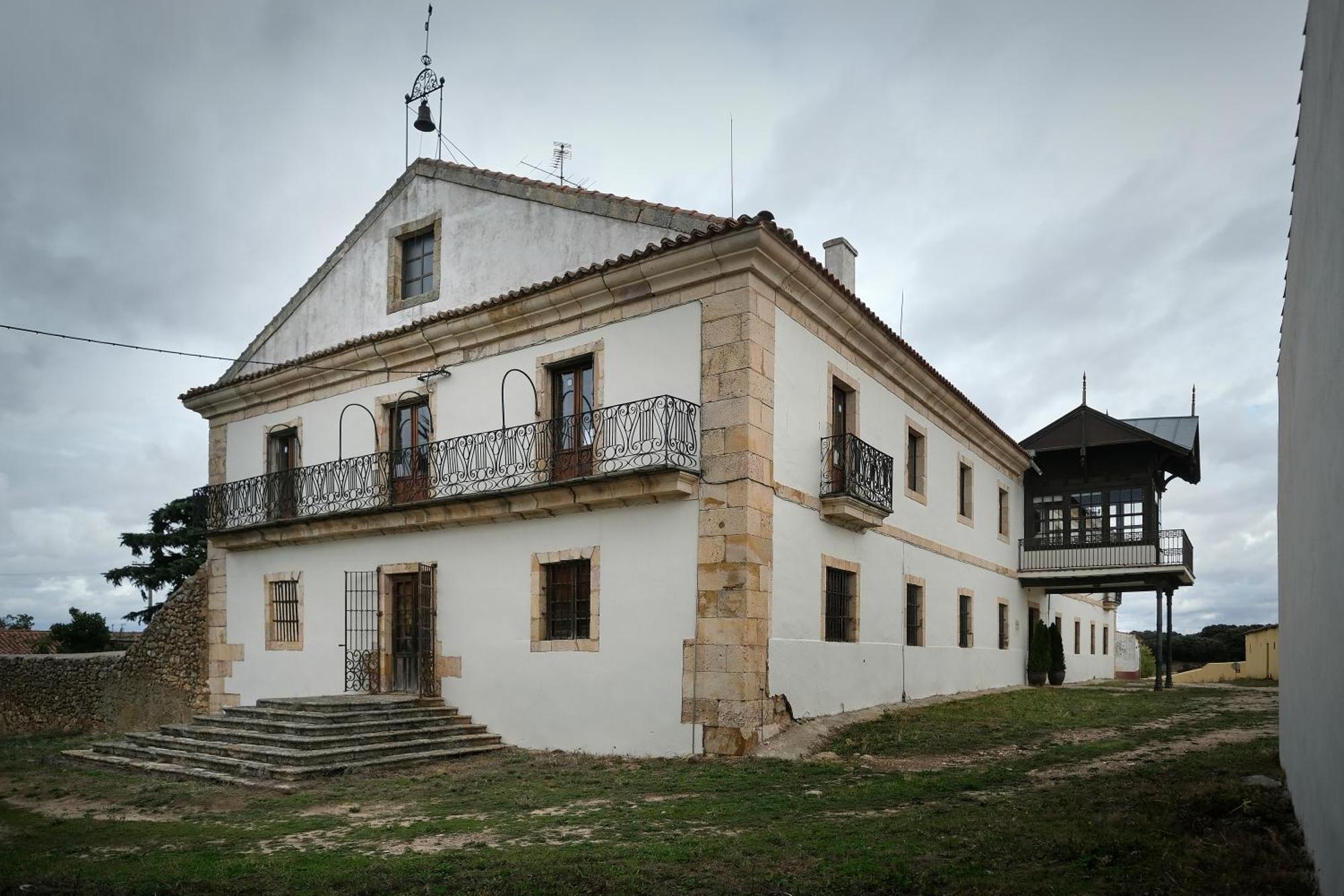 Casa Rural Palacio Conde De Aldana Con Piscina Entre Encinares Y Dehesas Terradillos Exterior photo